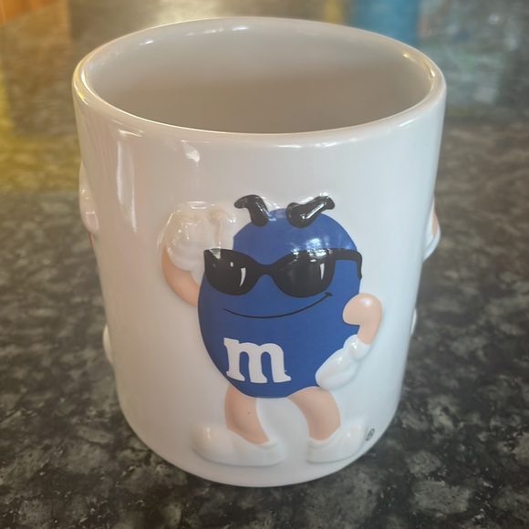 Vintage M&M embossed 3-D 16 oz Mug - Picture 2 of 6